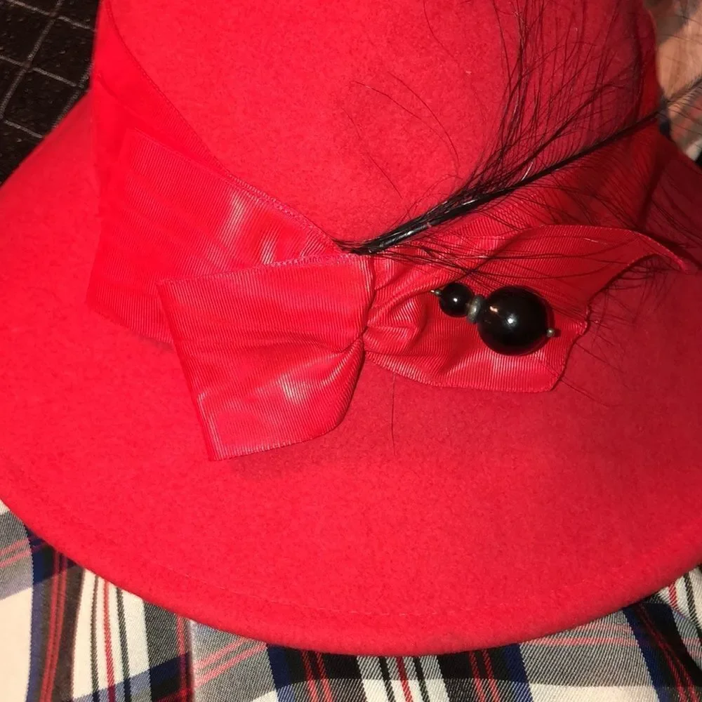 Betmar Retro Vintage 1920s Wool Vibrant Red Ladies Bow Feather & Pin Hat - Picture 4 of 16